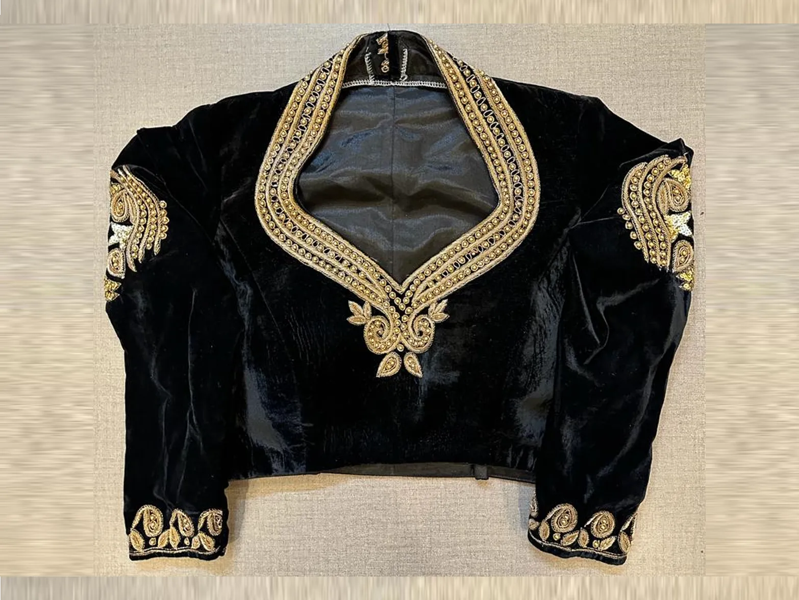 50w477-RO  Black Long Sleeves Designer Saree Blouse With Embroidery