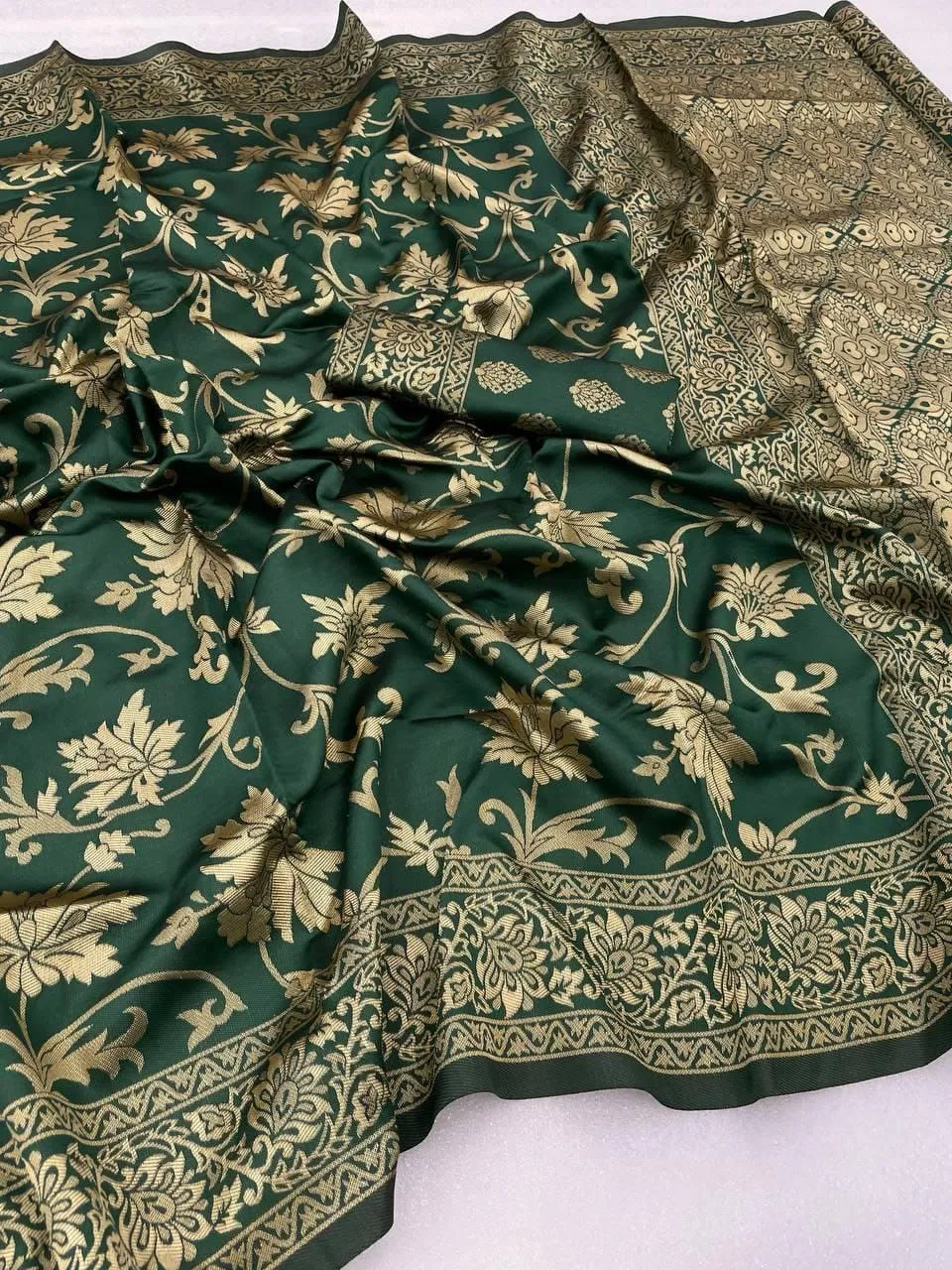 Beautiful Women's Banarasi Soft Silk Saree