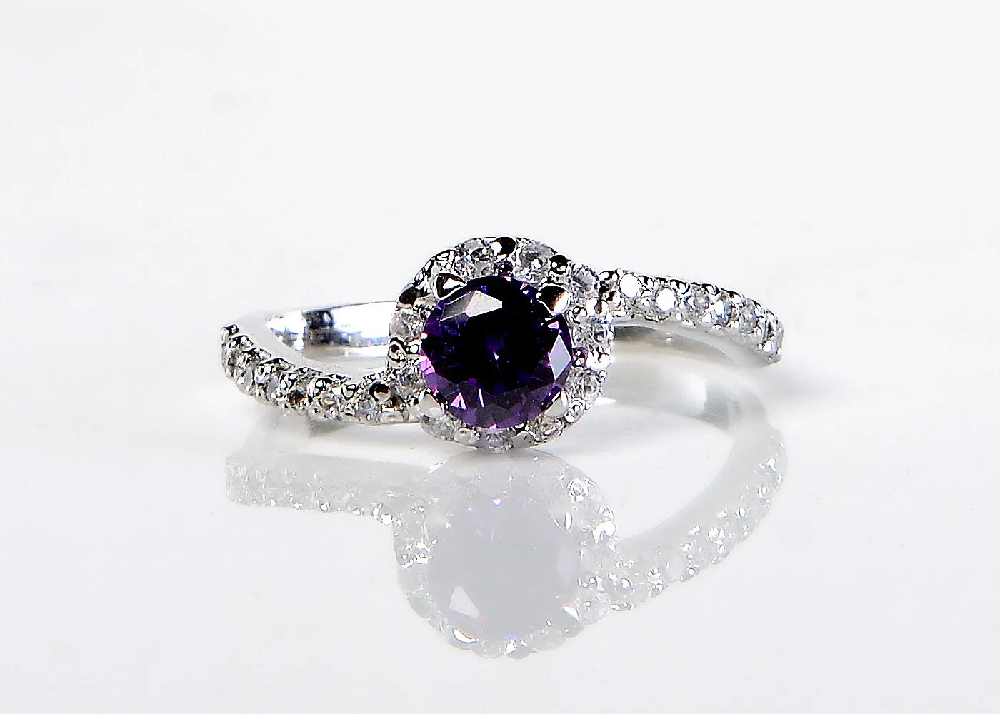 Elegant Shaped Amethyst Studded Ring (925 Sterling Silver)