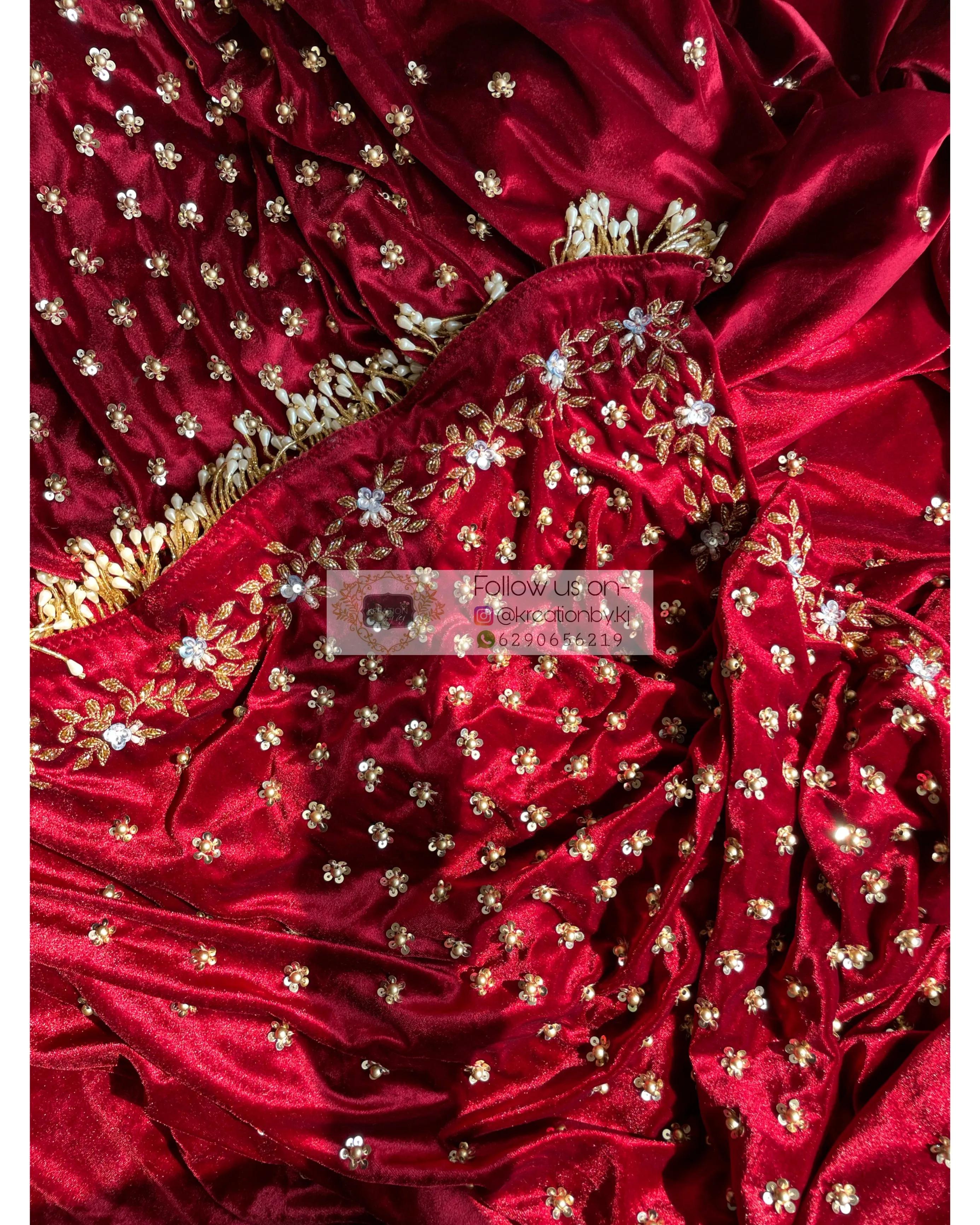 Maroon Velvet Badan pe Sitare Saree