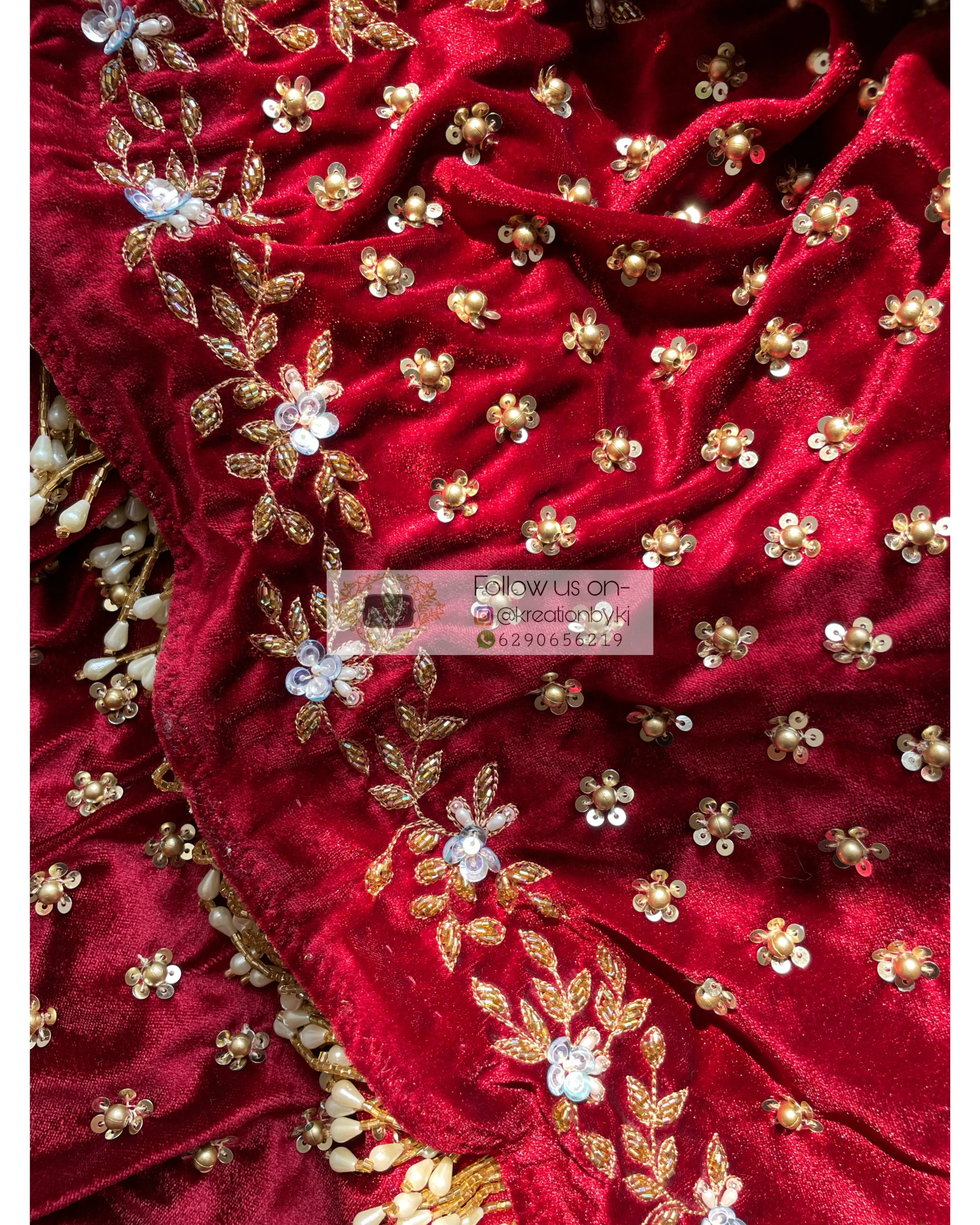 Maroon Velvet Badan pe Sitare Saree