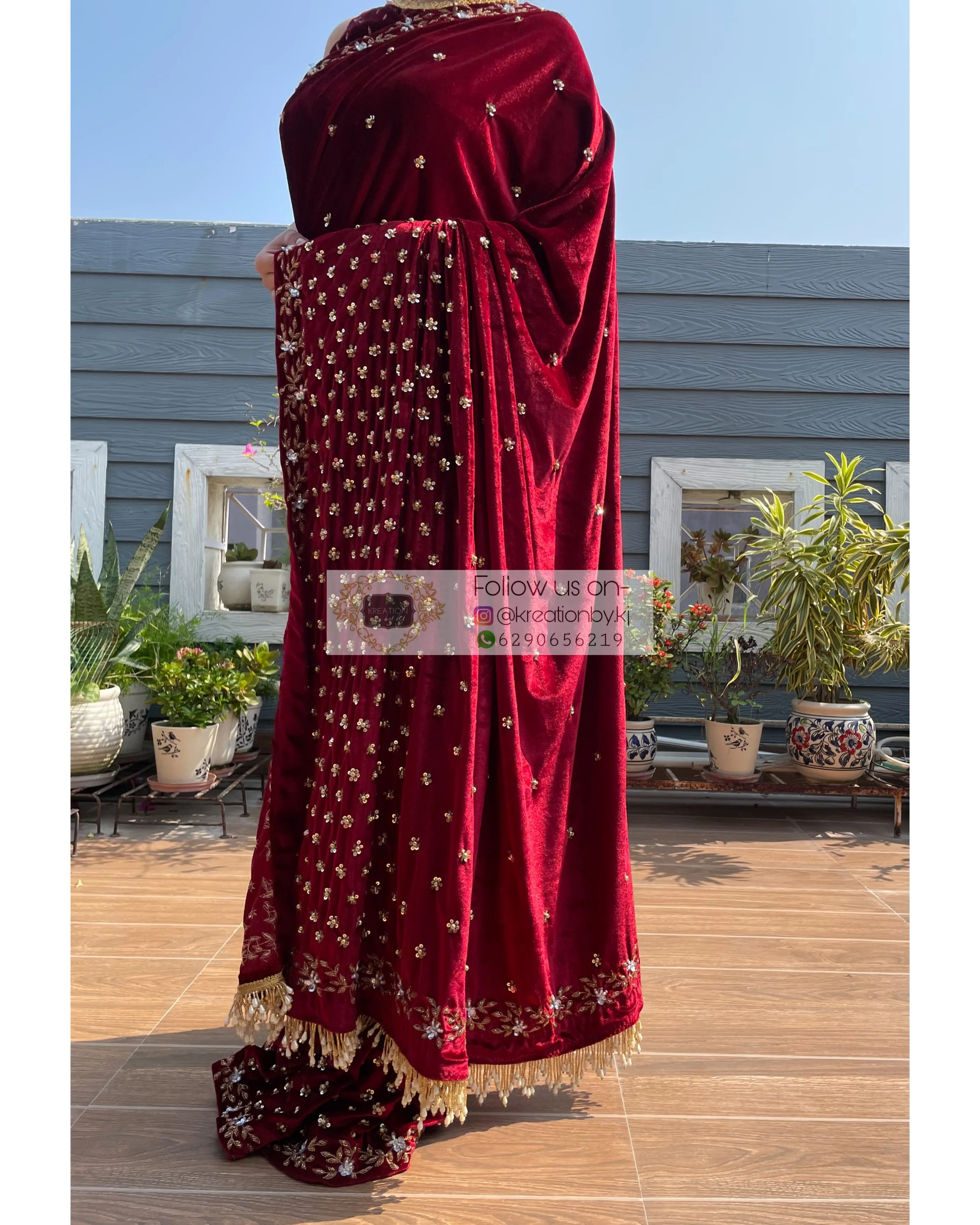 Maroon Velvet Badan pe Sitare Saree