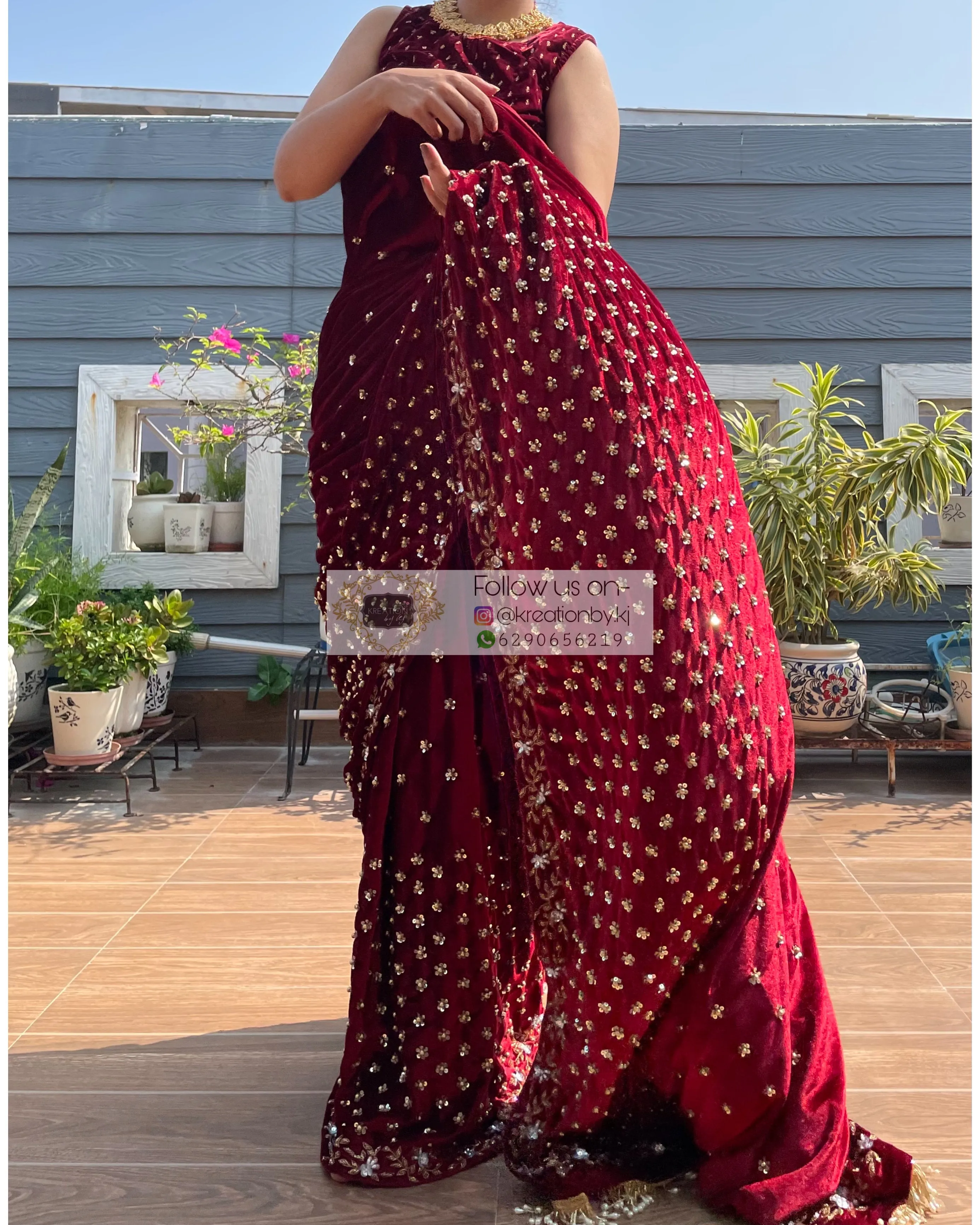 Maroon Velvet Badan pe Sitare Saree