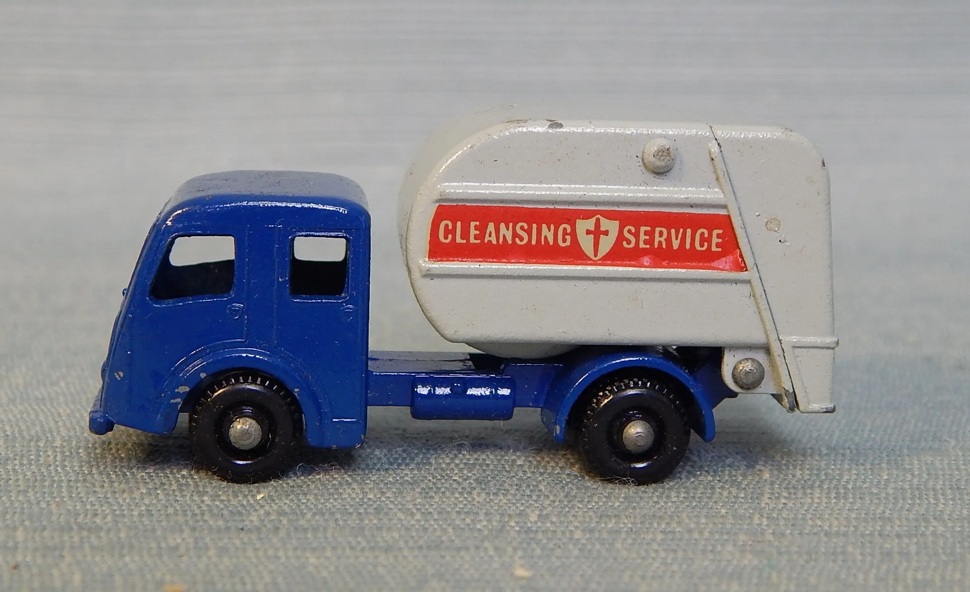 Matchbox Tippex Refuse Collector No. 15