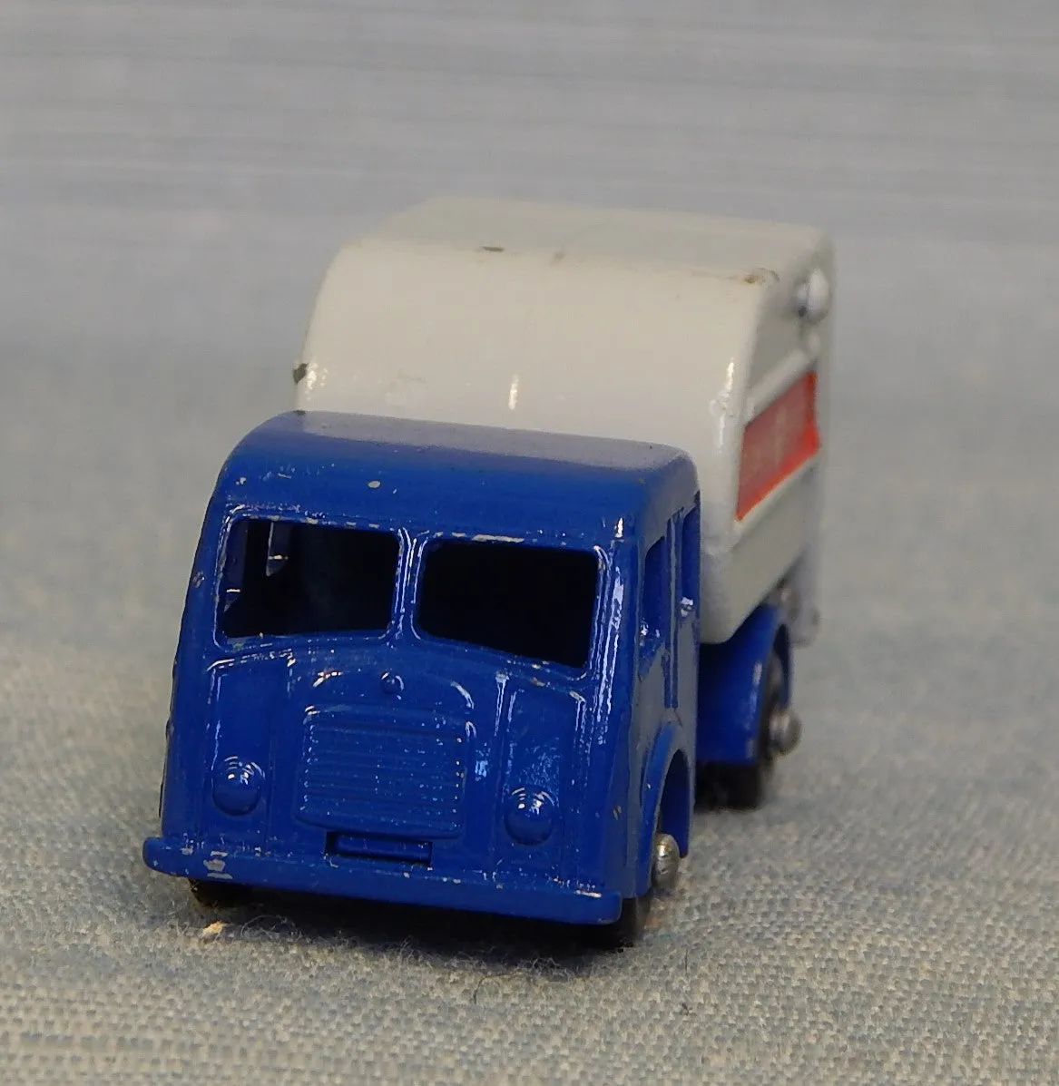 Matchbox Tippex Refuse Collector No. 15