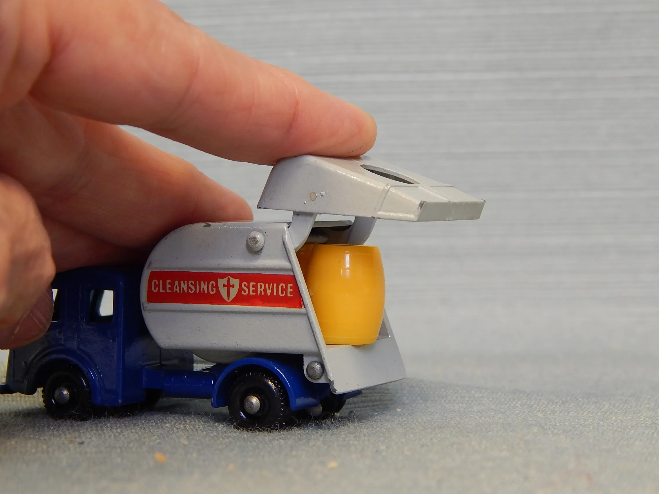 Matchbox Tippex Refuse Collector No. 15