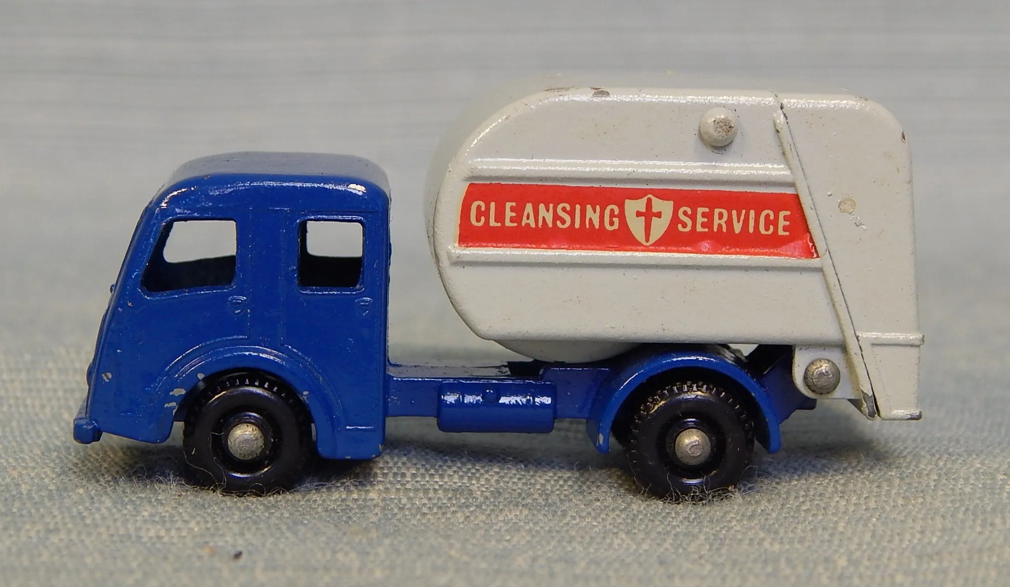 Matchbox Tippex Refuse Collector No. 15