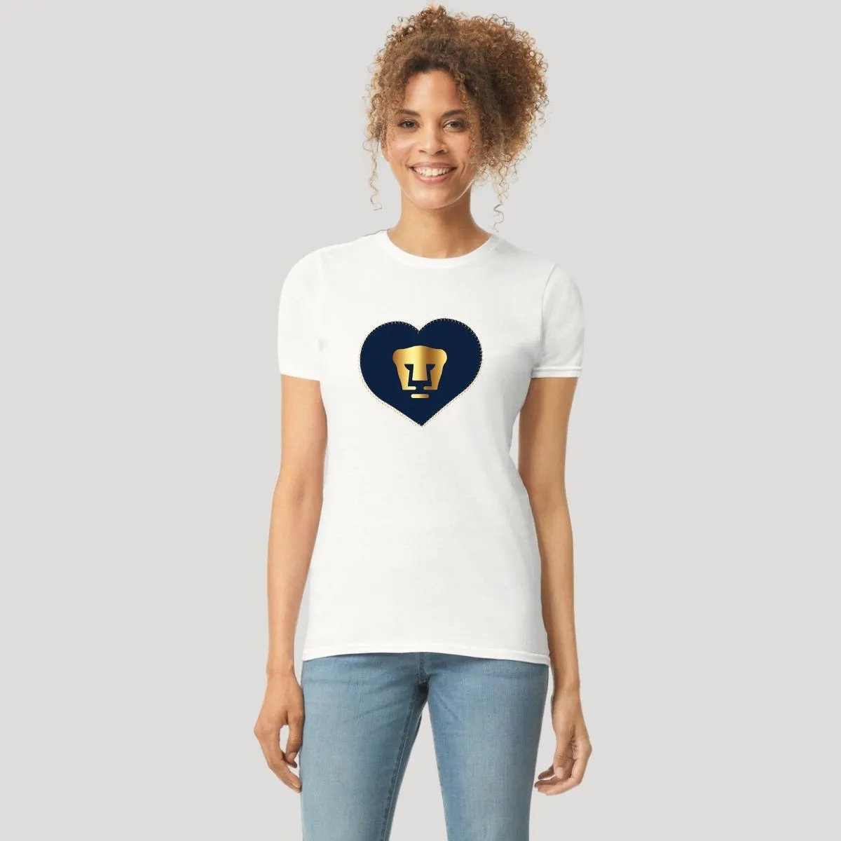 Playera Mujer Pumas UNAM Corazón bordado 2