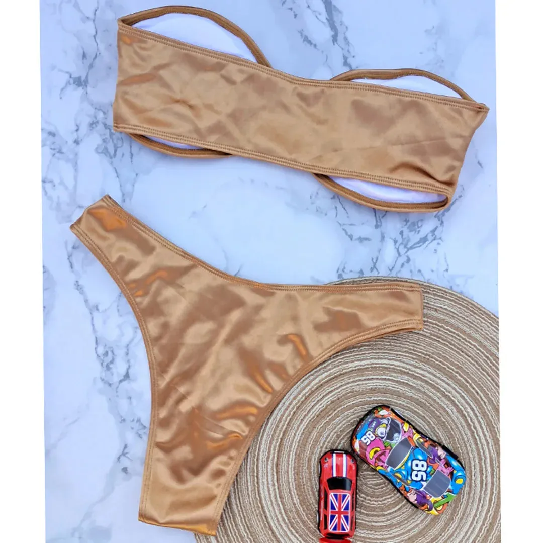 Sunset and Swim – Glänzender, trägerloser Bandeau-Bikini