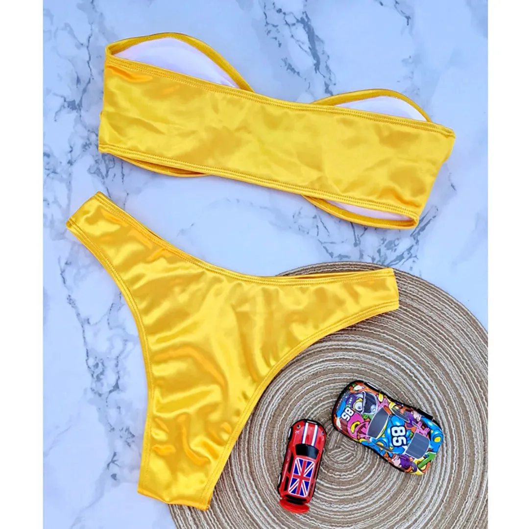 Sunset and Swim – Glänzender, trägerloser Bandeau-Bikini