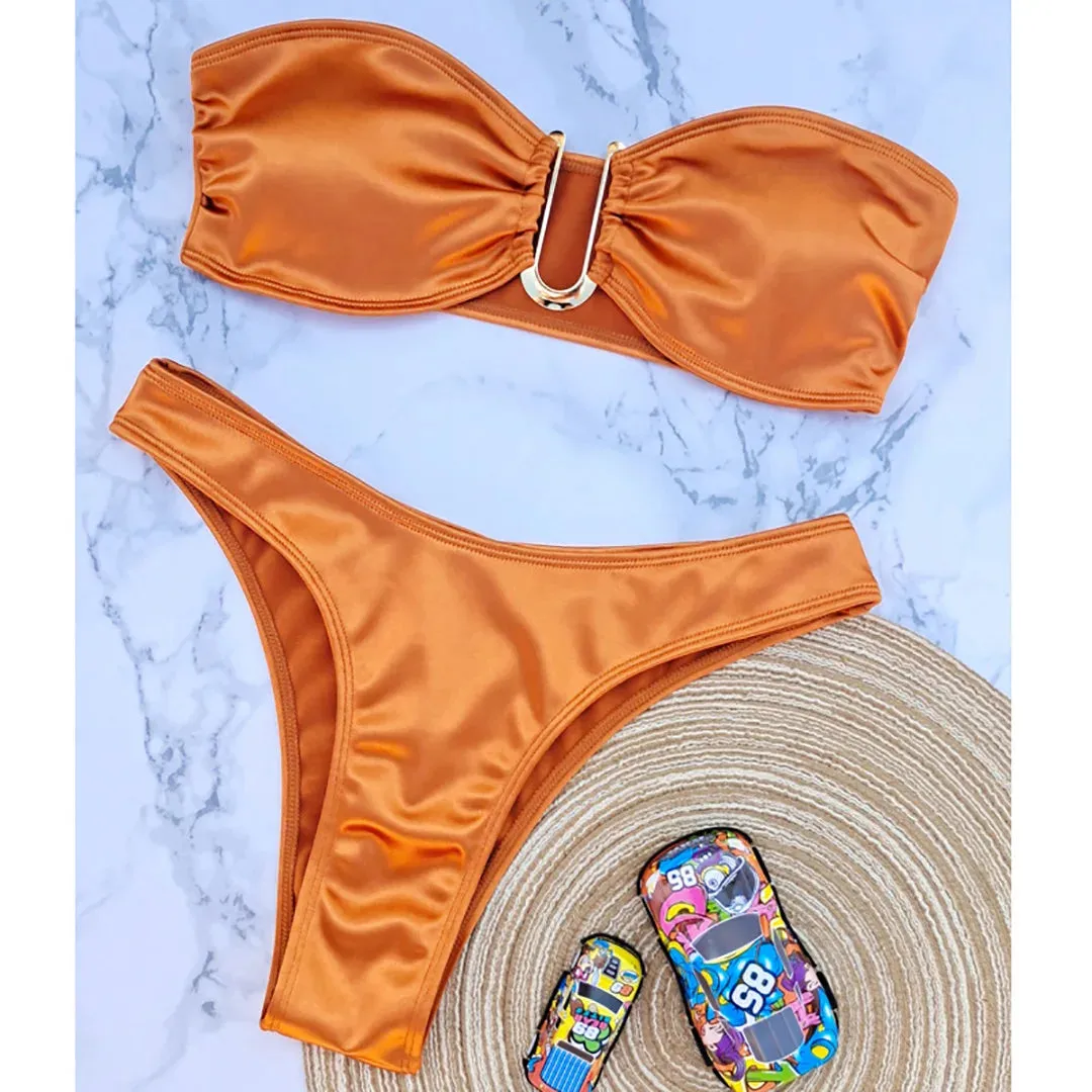 Sunset and Swim – Glänzender, trägerloser Bandeau-Bikini